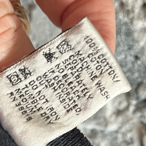 Pink Floyd Dark Side of the Moon Black Tee with Rainbow Prism Graphic NWOTunisex - Picture 6 of 6